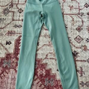 Lululemon Wunder Leggings - Size 0 - 25” inseam